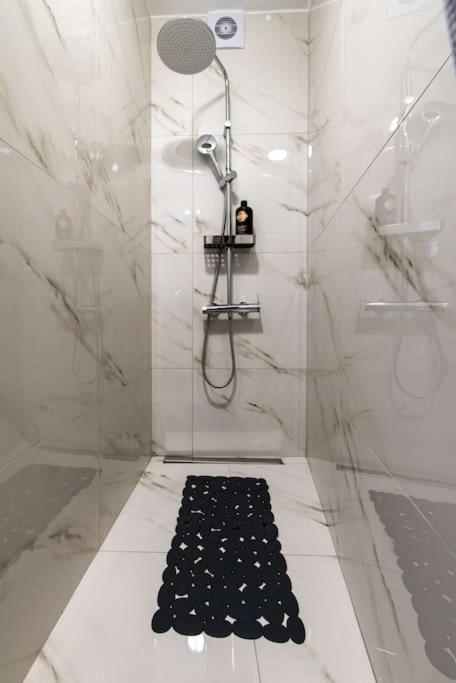Plaka Rafaela Elegant Urban Retreat In Athens Historic Heart 아파트 외부 사진